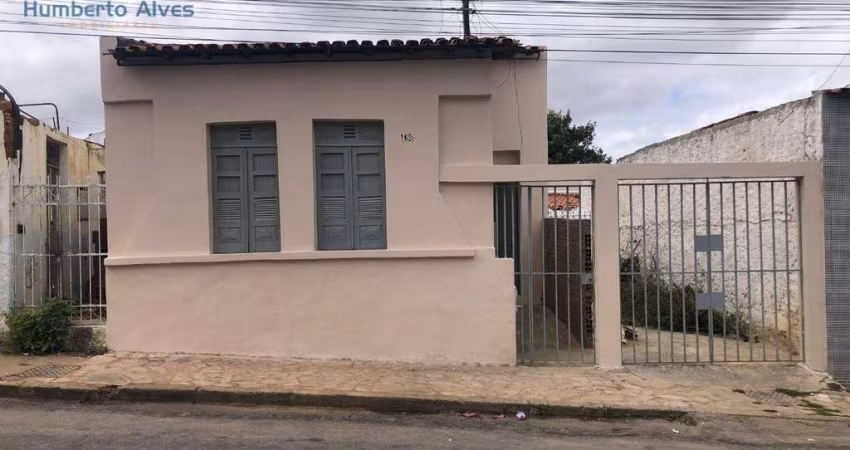 Casa com 3 dormitórios para alugar, 100 m² por R$ 842,00/mês - Centro - Vitória da Conquista/BA
