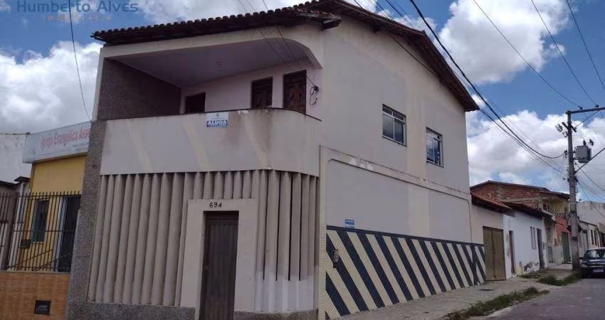 Casa com 3 dormitórios, 180 m² - venda por R$ 420.000,00 ou aluguel por R$ 1.439,48/mês - Alto Maron - Vitória da Conquista/BA