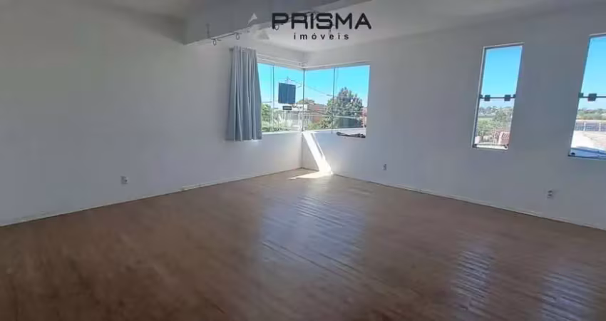 Sala comercial com recepção, sala de espera, banheiro pne, 2 pavimentos