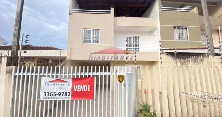 Sobrado à venda em Curitiba-PR, no Boqueirão: 3 quartos, 1 suíte, 2 salas, 3 vagas, 123,50m². Venha conferir!