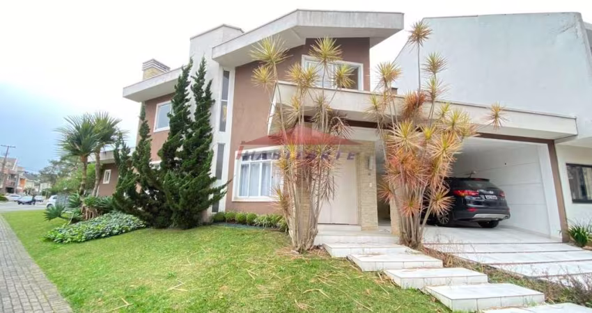 Imperdível oportunidade de adquirir casa em condomínio de luxo em Curitiba-PR, bairro Uberaba! 3 quartos, 1 suite, 3 salas, 4 banheiros, 230,00 m² de área.