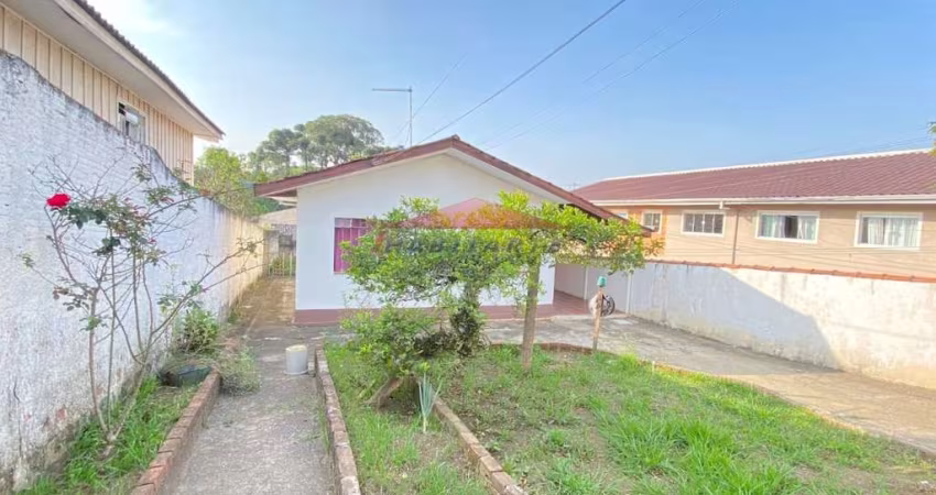 Imperdível oportunidade de adquirir casa com 3 quartos e 5 vagas de garagem, com quintal no Bairro Alto de Curitiba-PR!