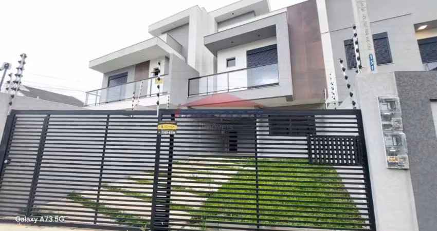 Imperdível Sobrado à Venda em Curitiba-PR, Bairro Uberaba: 3 Quartos, 1 Suíte, 1 Sala, 3 Banheiros, 2 Vagas, 144m².