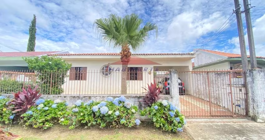 Excelente oportunidade: Casa à venda em Curitiba-PR, bairro Guabirotuba, 4 quartos, 2 salas, 1 banheiro, 1 vaga, 173,10 m².