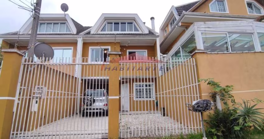 Excelente Sobrado à Venda em Curitiba-PR, Jardim das Américas - 3 Quartos, 2 Suítes, 2 Salas, 2 Vagas, 156m². Aproveite!