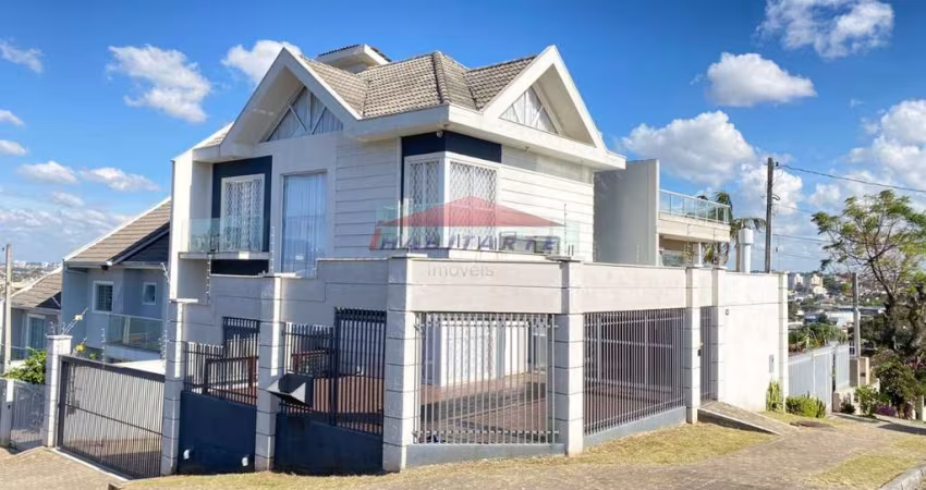 Sobrado à venda em Curitiba-PR, bairro Uberaba: 3 quartos, 1 suíte, 3 salas, 4 banheiros, 4 vagas, 260m²!