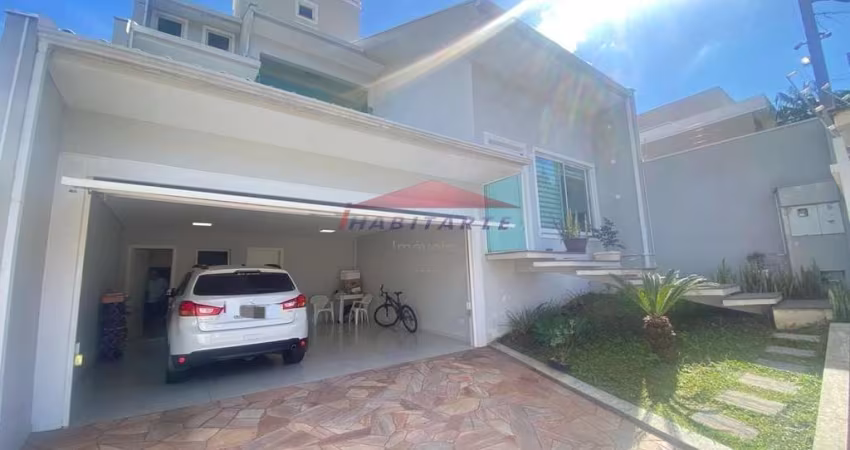 Casa de alto padrão à venda em Curitiba-PR, bairro Uberaba: 330m² de área - Oportunidade imperdível!