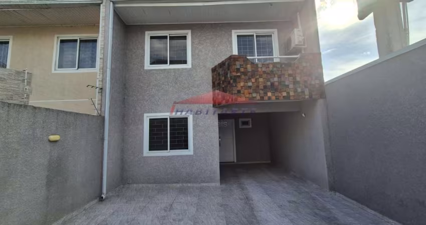 Sobrado em Condomínio para Locação em Curitiba-PR, Bairro Uberaba: 3 Quartos, 1 Suíte, 2 Salas, 3 Banheiros, 4 Vagas e 155m²