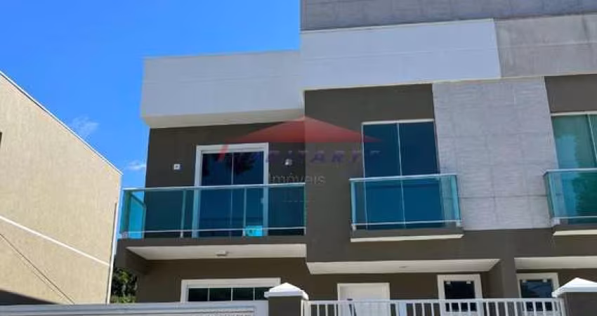 Sobrado de 3 quartos com suíte e 3 vagas de garagem no Uberaba, Curitiba-PR: para venda ou locação!