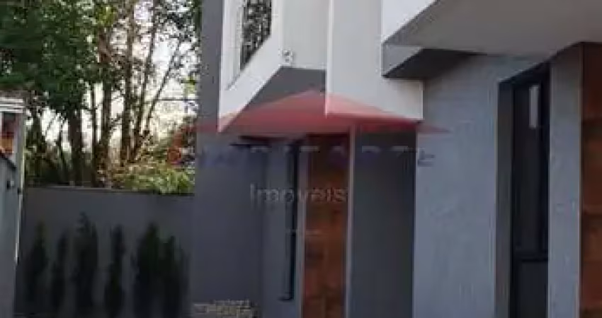 Sobrado à venda em localização privilegiada: 3 quartos, 2 suítes, 3 salas, 4 banheiros, 2 vagas de garagem - 135,33m²!