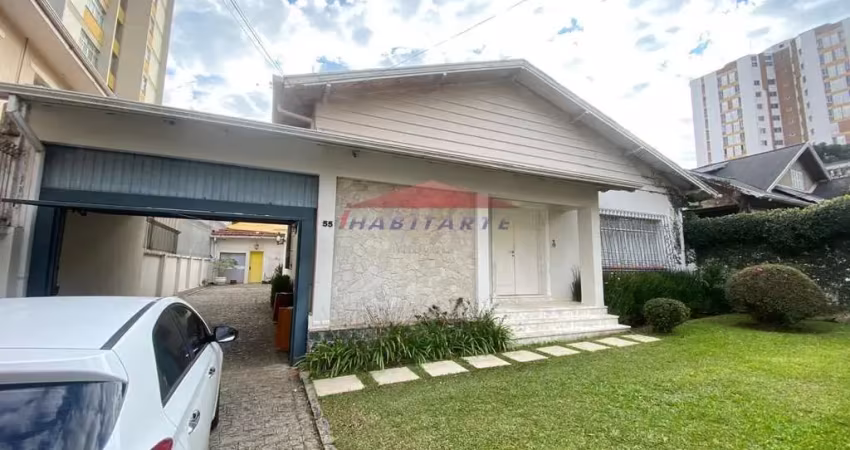 Imperdível: casa à venda com amplo terreno em curitiba-pr, centro cívico.2 suítes, 2 salas, cozinha planejada 3 banheiros, 6 vagas , 819m²! aproveite!