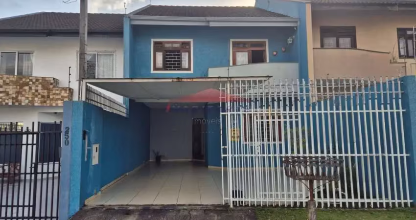 Lindo sobrado à venda em curitiba-pr, no bairro uberaba, com 3 quartos, sendo 1 suíte, 2 salas, 3 banheiros, 2 vagas de garagem e 120m² de área.