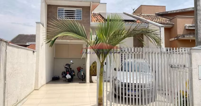 Sobrado à venda em curitiba-pr, cajuru: 3 quartos, sendo 2 suítes, 2 salas, 3 banheiros, 2 vagas, 143m². imperdível!