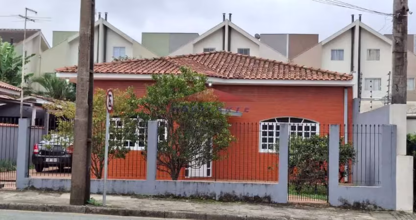 Casa para locação em curitiba-pr, bairro uberaba: 1 quarto, 1 sala, 2 banheiros, 2 vagas de garagem, 100m². venha conferir!