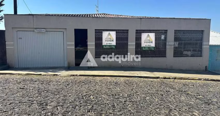Ampla casa à venda, no começo de Uvaranas, contendo 4 quartos, com fácil acesso a pontos comerciais