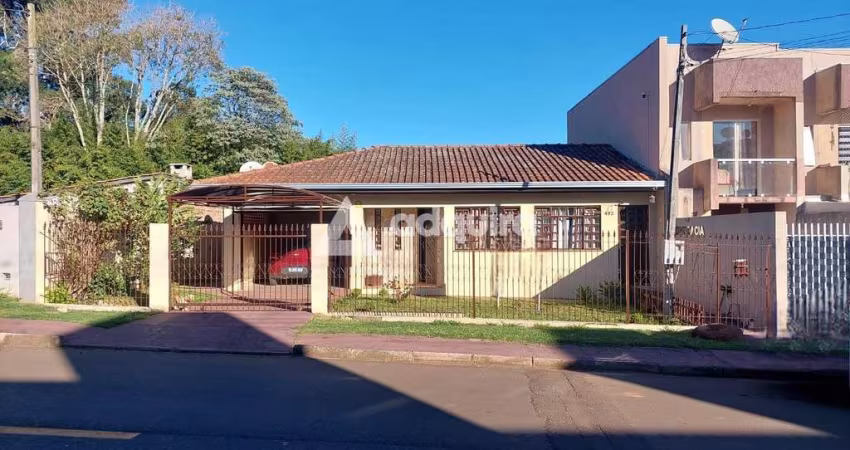 Casa à venda em Oficinas próxima à Igreja São Cristóvão, Ponta Grossa, PR