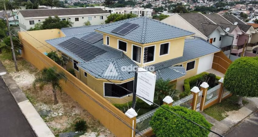 Sobrado à venda, com 3 quartos (sendo 2 suítes) e 5 banheiros, no Jardim Carvalho, Ponta Grossa, PR