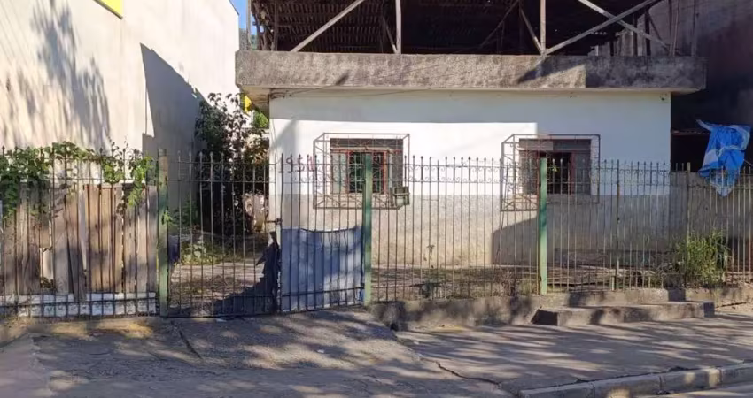 Casa na avenida magalhaes pinto, melo viana, coronel fabriciano