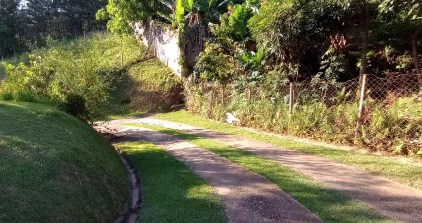 Linda chácara com conforto próximo ao centro