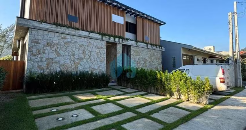 Lindas Casas Novas, Localizadas no Loteamento Panorâmico, no Centro de Garopaba!