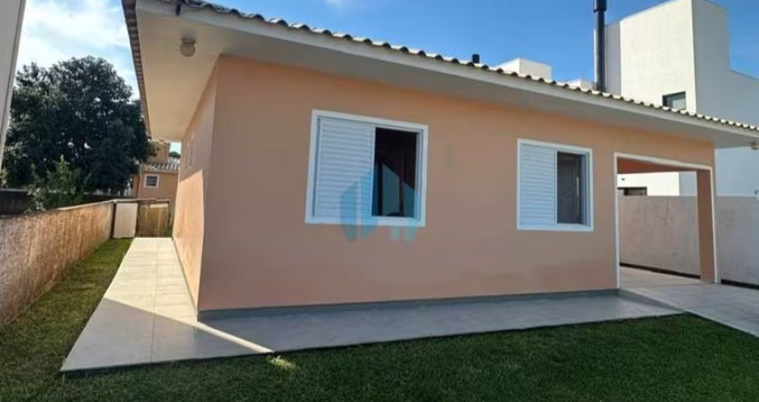 Casa em Amplo Quintal, Ficando a Poucos Minutos do Centro de Garopaba!
