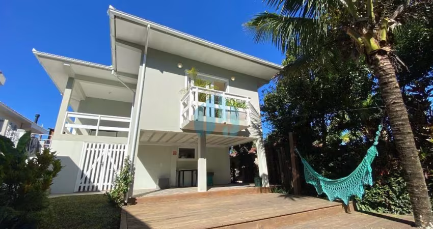 Bela Casa Próxima à Lagoa e Dunas, Bairro Costa de Macacu, em Garopaba!