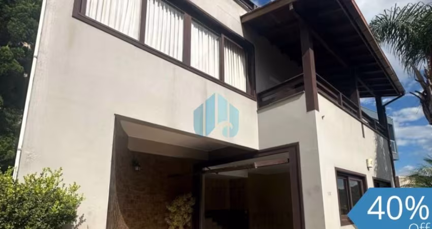 Bela Casa Localizada no Loteamento Jardim Panorâmico, no Centro de Garopaba!