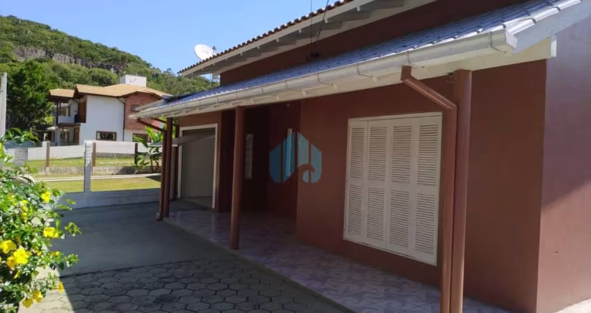 Casa a 800 m da Praia Central, no Loteamento Panorâmico, Centro de Garopaba!