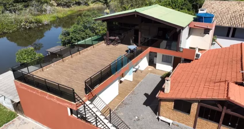 Casa Beira-Rio a 300 m da Praia do Siriú, em Garopaba!