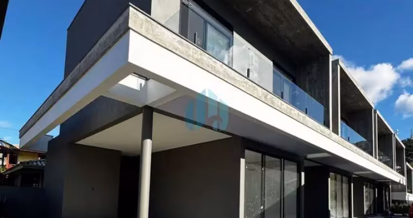 Sobrados de alto padrão no residencial flamboyant, a 200 m da praia, loteamento morrinhos, em garopaba!