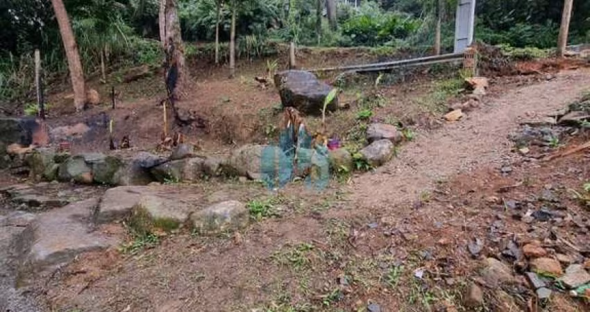 Terreno com Vista p/ Mar e Próximo à Cachoeira, Bairro Siriú, em Garopaba!