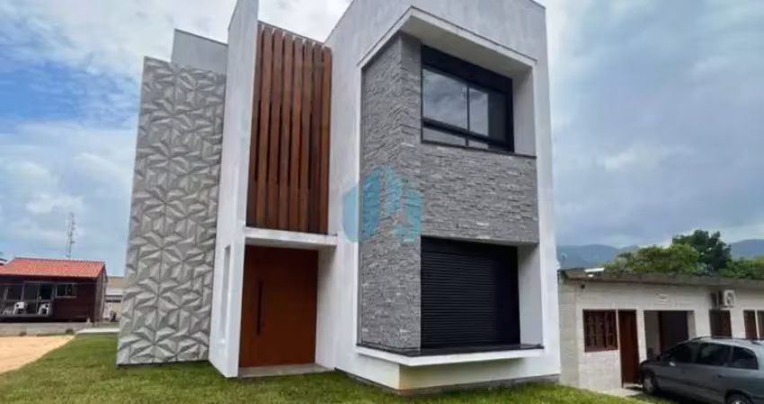 Belas Casas Localizadas a 30 Metros da Praia do Siriú, em Garopaba!