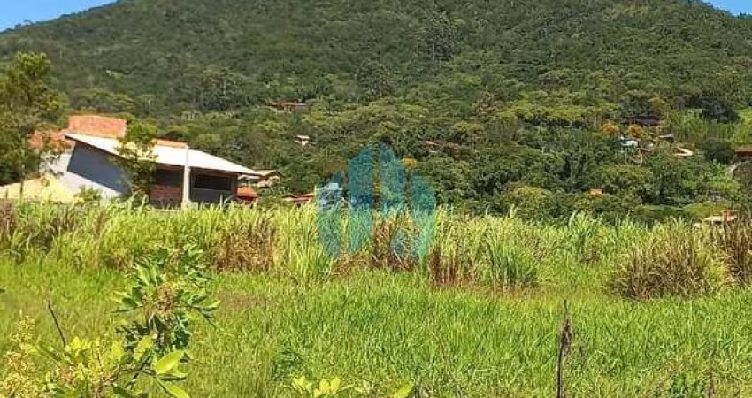 Amplo Terreno Localizado a 300 m do Mar, Bairro Gamboa, em Garopaba!