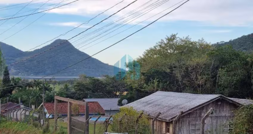 Sítio com Linda Vista p/ Lagoa do Siriú, Localizado no Bairro Macacu, em Garopaba!