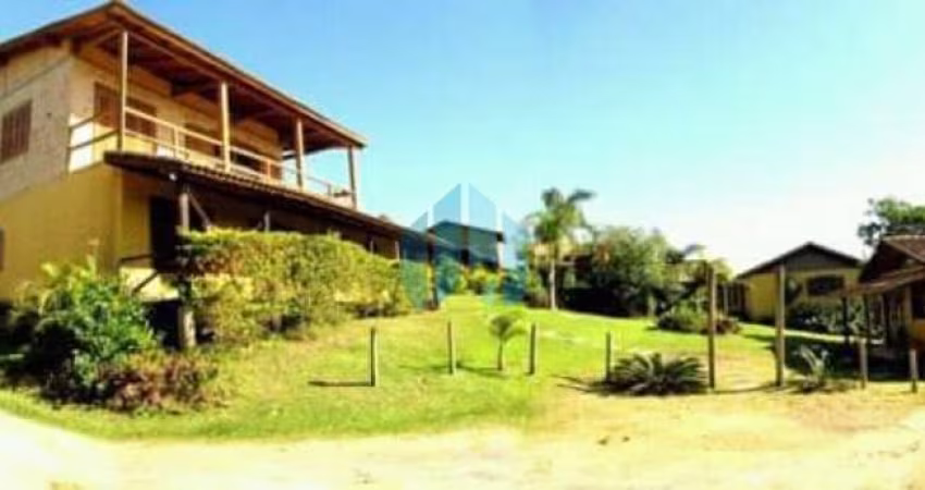 Bela Pousada na Região Central da Praia do Rosa, em Imbituba, Próxima ao Comérci e Cerca de 800 m da Praia