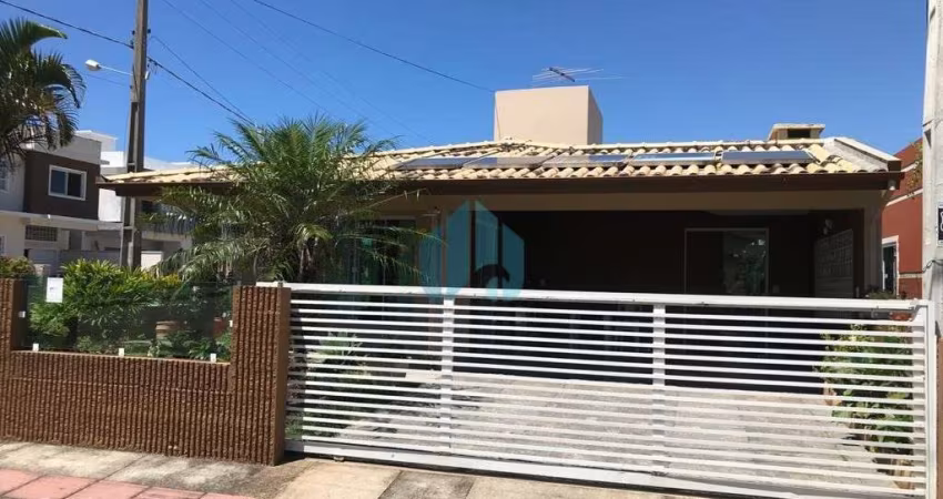 Bela Casa a Aprox. 3 km da Praia Central, Ambrósio | Garopaba - SC