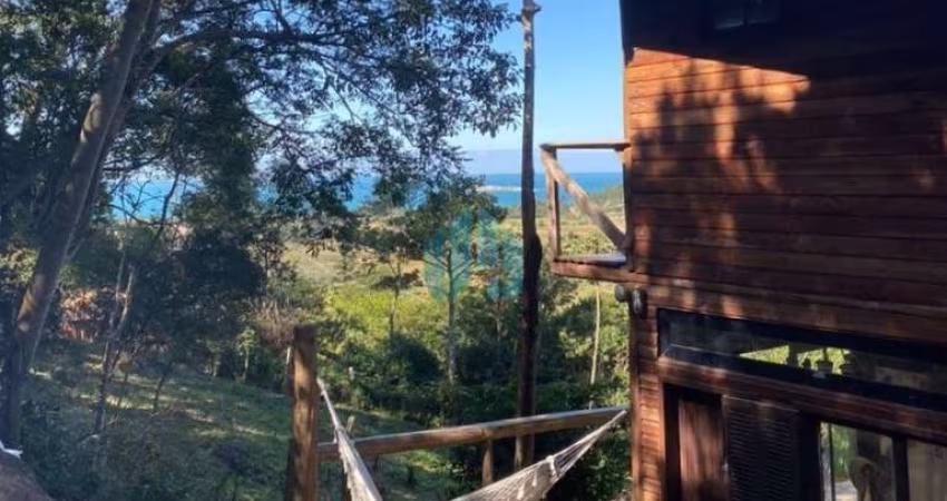 Amplo Terreno com Duas Casas, com Vista p/ Mar, a 1,8 km da Praia do Siriú, Siriú | Garopaba - SC