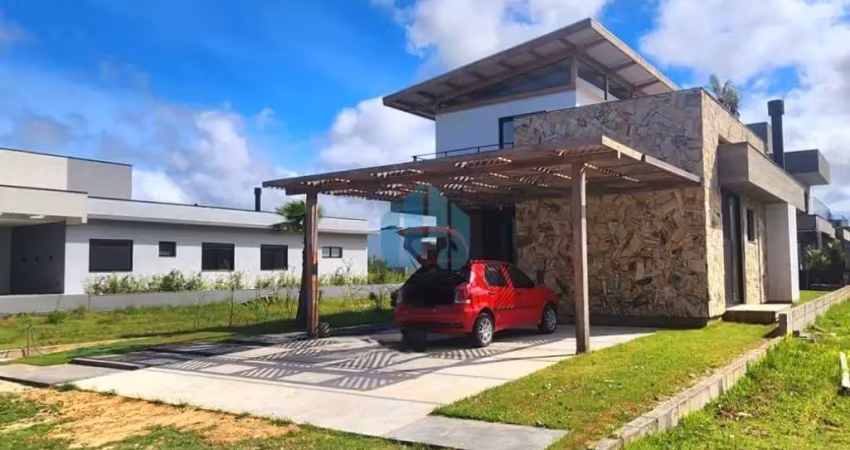 Linda Casa de Alto Padrão, em Condomínio Fechado, Condomínio Rosa Internacional, Praia do Rosa | Imbituba - SC