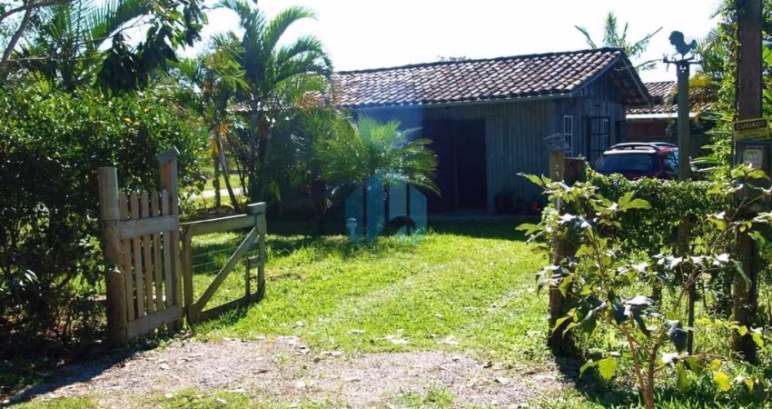 Amplo Terreno com Duas Casas na Geral da Praia da Barra, Cerca de 2 km do Mar, Encantada | Garopaba - SC