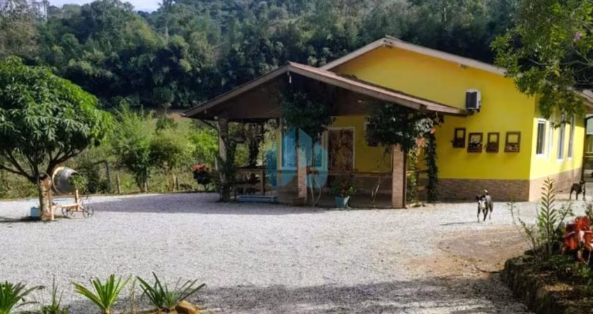 Belo Sítio localizado no bairro Morro Agudo | Paulo Lopes - SC