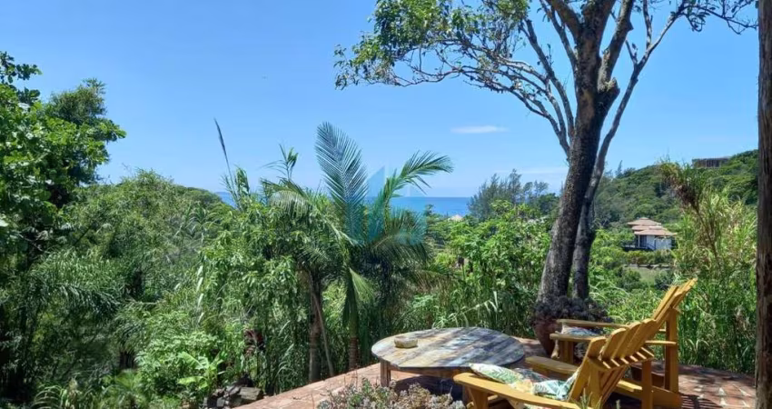 Casa a 400 m da Praia, em Amplo Terreno com Vista Panorâmica, Areias de Macacu | Garopaba - SC