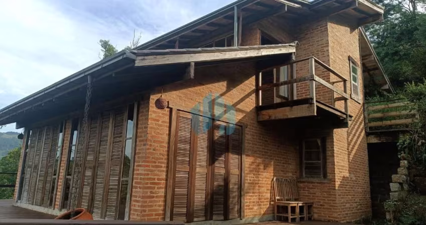Bela Casa com Vista p/ Lagoa, Mar e Pedra Branca, Encantada | Garopaba - SC