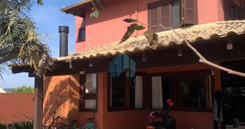 Linda Casa a Apenas 5 km do Centro da Cidade, no Loteamento Pedra Branca, Areias de Palhocinha | Garopaba - SC
