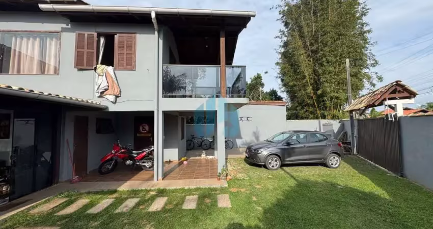 Bela casa com amplo pátio e piscina, próxima de todo comércio e poucos minutos das principais praias, campo duna | garopaba - sc