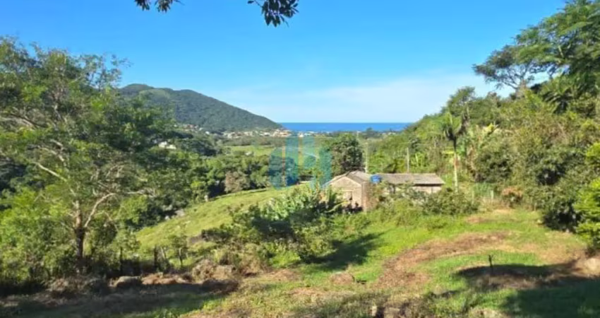 Amplo terreno com vista p/ mar, próximo à cachoeira e 1,8 km da praia do siriú, em garopaba!