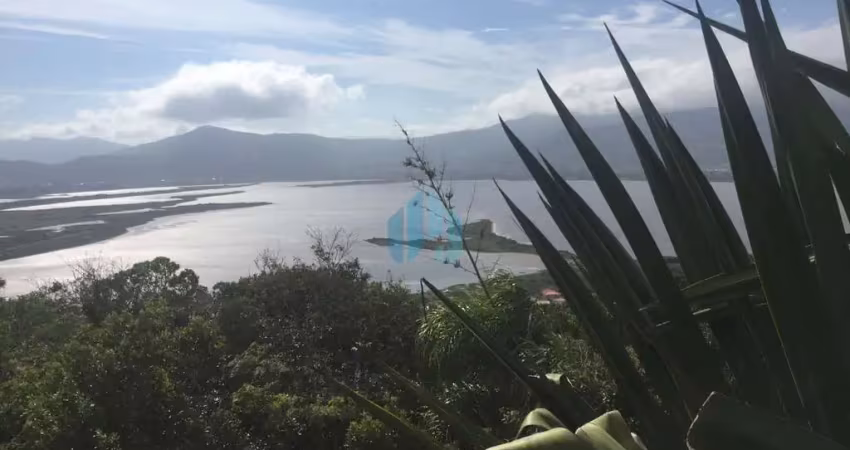 Terreno com linda vista localizado no bairro ferrugem, em garopaba!