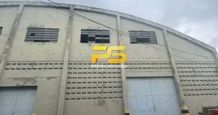 Galpão de 822m² com segurança 24h e doca para caminhões em bayeux - locação