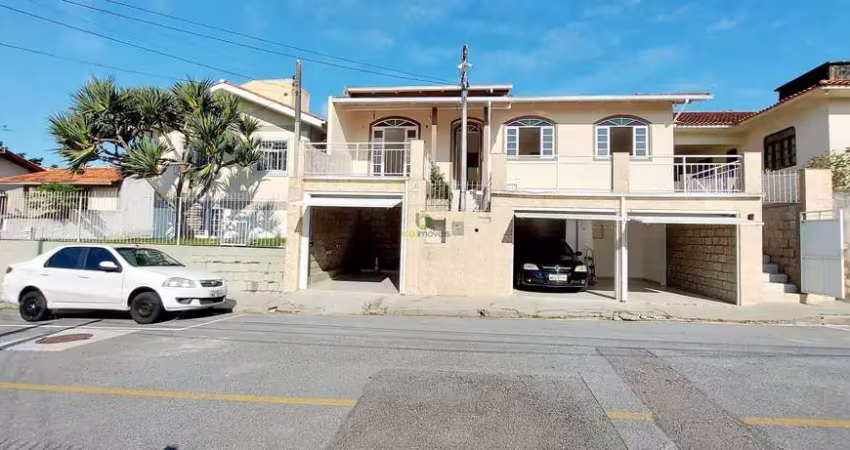 Casa para venda em são josé com 03 quartos 02 banheiros 03 vagas cobertas