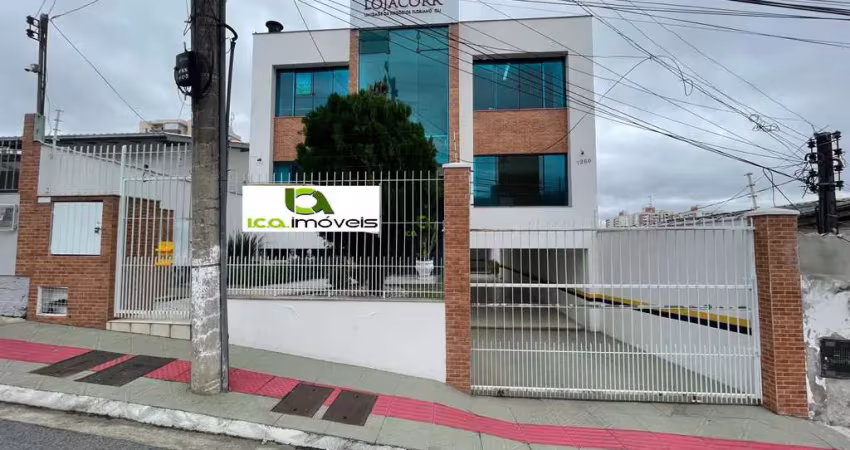 Sala ampla em barreiros de 70 m² com estacionamento