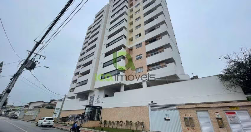 Apartamento à venda no Bairro Ipiranga, São José - SC: 2 quartos, 1 suíte, sacada com churrasqueira e ótima localização!